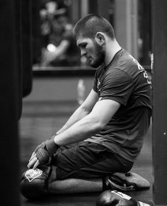 Annesine verdiği sözü tuttu ve galibiyetin ardından emekli olduğunu açıkladı. Tüm zamanların en iyisi sensin be #Khabib
#ufc249 #UFC #khabibadamdır https://t.co/5ciifvN895