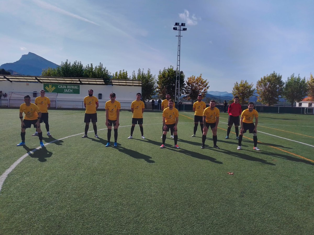 OrceraCF's tweet photo. 📷Esta mañana ha tenido lugar un partido de entrenamiento entre #ORCSenior 🆚 #ORCJuvenil .
Previo al inicio de sus respectivas ligas.Dejando ambos conjuntos buenas sensaciones y donde se han llevado a cabo todas las medidas de prevención y seguridad correspondientes. https://t.co/WIIiyHQTJc