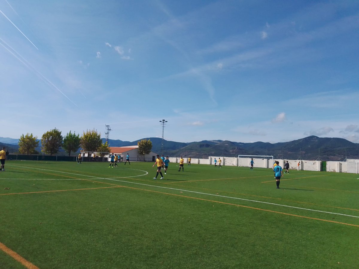OrceraCF's tweet photo. 📷Esta mañana ha tenido lugar un partido de entrenamiento entre #ORCSenior 🆚 #ORCJuvenil .
Previo al inicio de sus respectivas ligas.Dejando ambos conjuntos buenas sensaciones y donde se han llevado a cabo todas las medidas de prevención y seguridad correspondientes. https://t.co/WIIiyHQTJc
