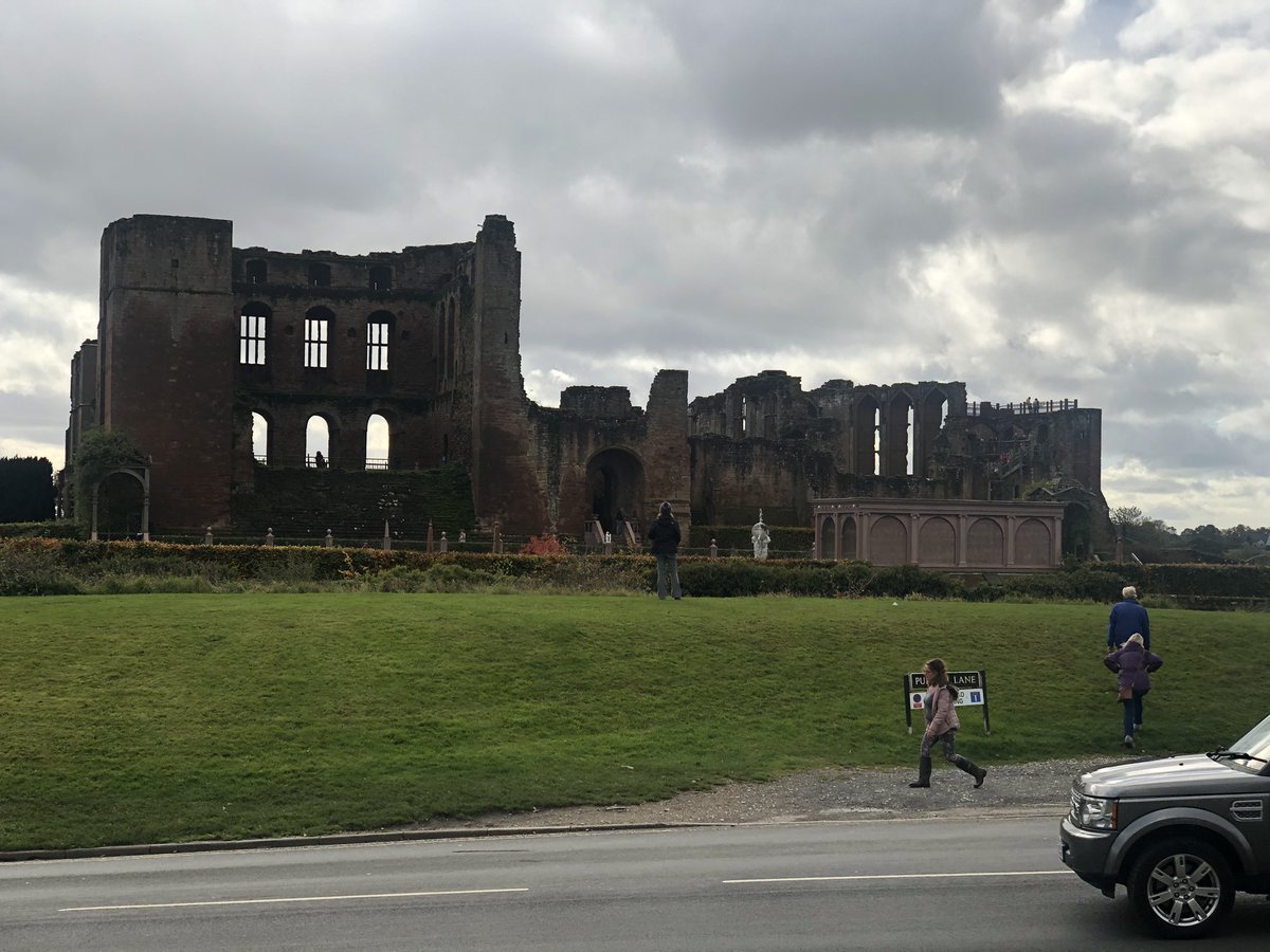 MontytheC's tweet photo. A trip out to #Kenilworth #abbeyfields Lots of other nice doggies to run around with . Had a lovely morning #DogsofTwittter #montytalk #cockapoo #SundayThoughts #SundayMotivation https://t.co/LgFjqqqlTi