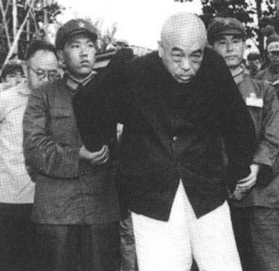 有人说纪念抗美援朝出国作战70周年要用彭德怀大元帅的照片，说美军没活捉到的中國人民志願軍司令員彭德怀，被红卫兵活捉了。