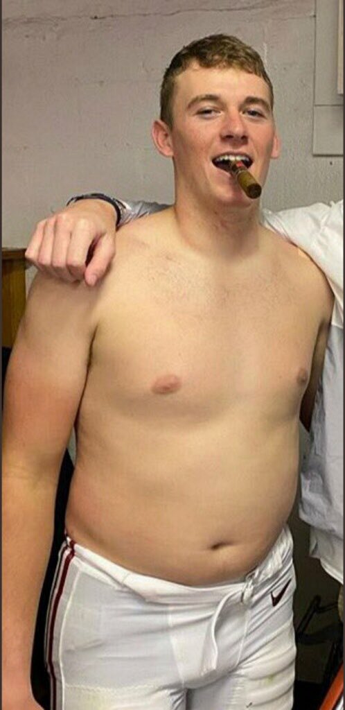 rollbamaroll's tweet photo. Nothing but but respect for our Dad Bod President. #Jones2020 https://t.co/lsMwRQB4F1