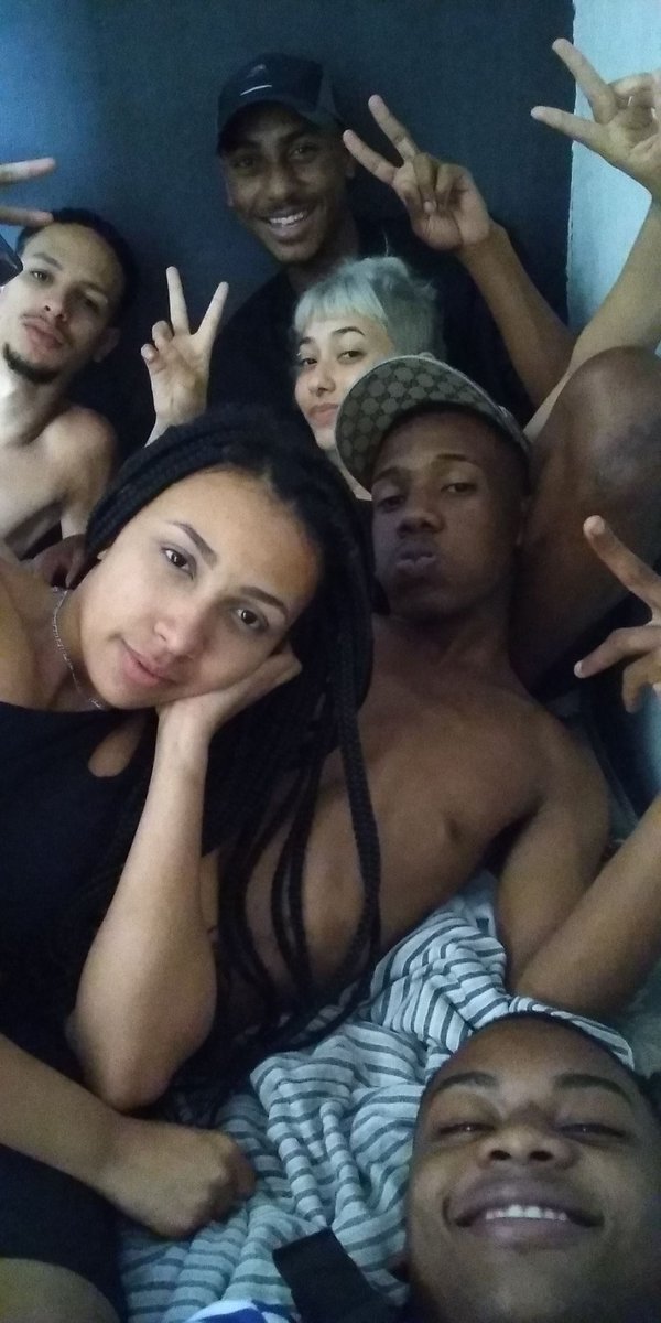 negodojorel's tweet photo. Gente tô feliz com a minha nova família agora tenho uma casa https://t.co/bgRJCn1tIN