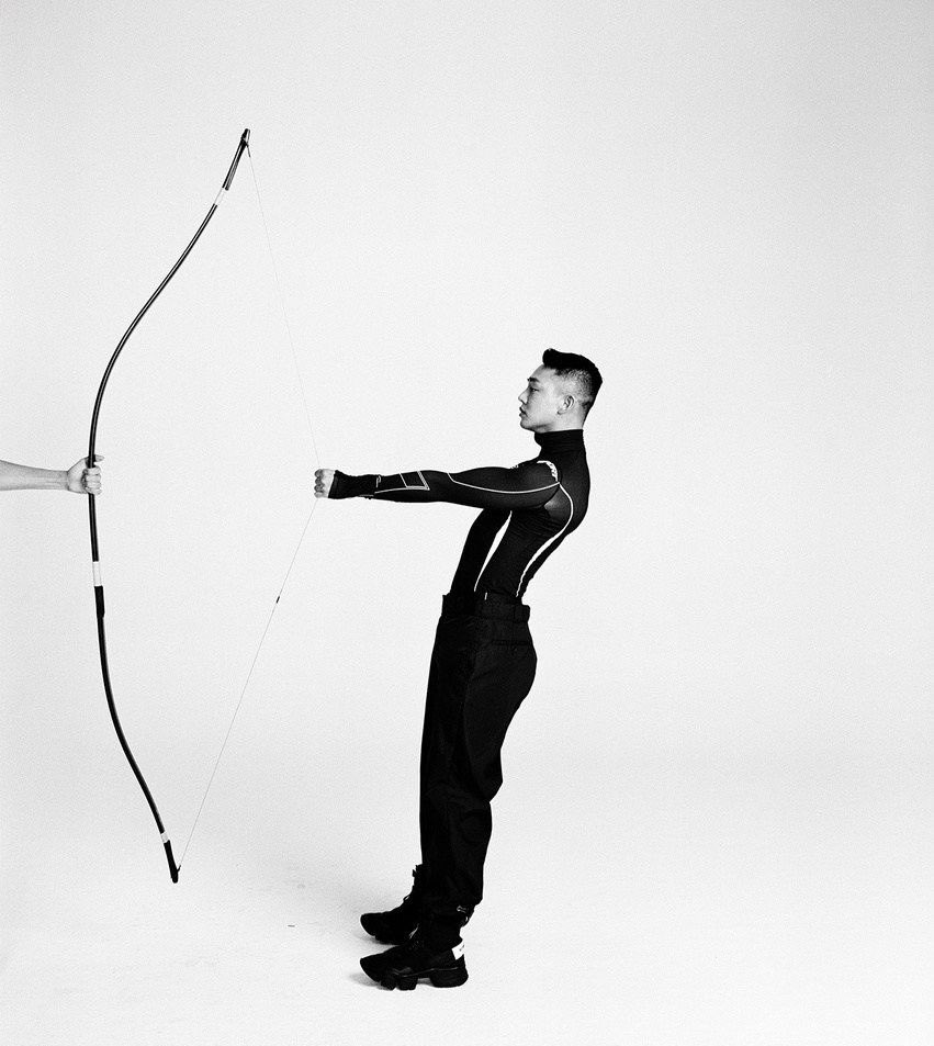 hongsikarchive's tweet photo. yoo ah in holding an arrow #YooAhIn https://t.co/9P51RzSrr0
