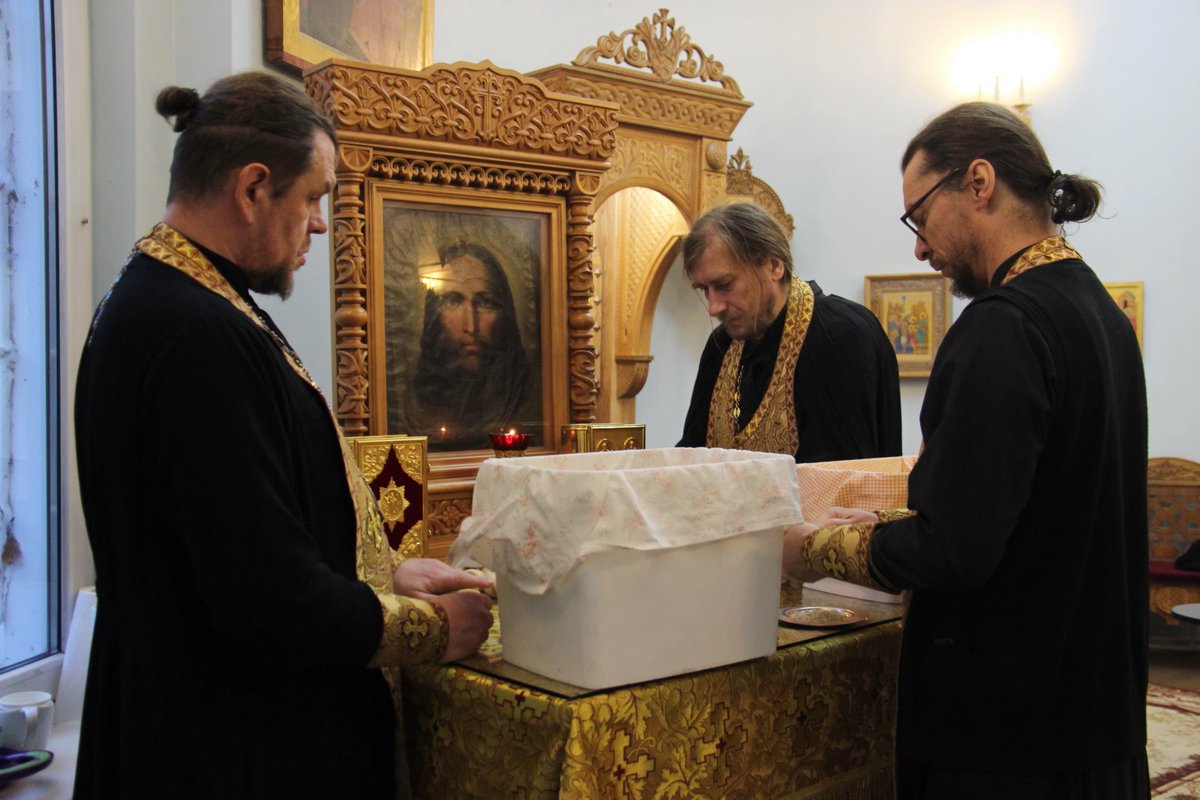 monuspennmsk's tweet photo. В Неделю 20-ю по Пятидесятнице игумен Свято-Успенского мужского монастыря игумен Агафангел (Болдин), в сослужении братии обители, совершил Всенощное бдение и Божественную литургию в храме в честь Успения Божией Матери.
https://t.co/wEJtIhDKjT https://t.co/i4xrLoL8HT