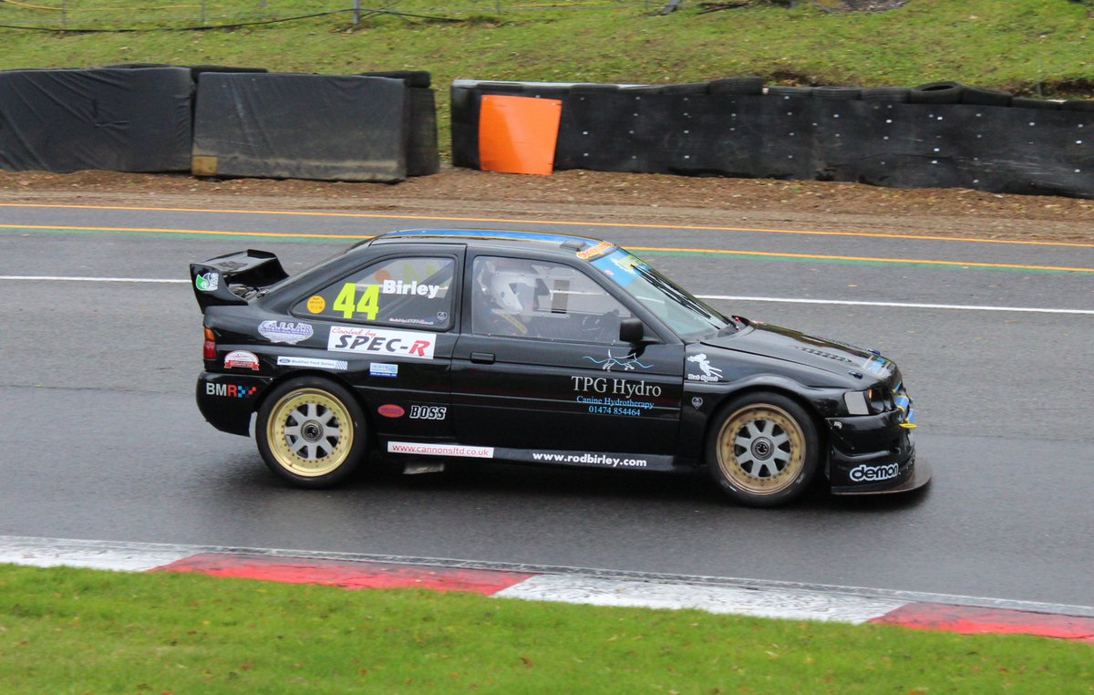 A slightly 🌧 day at @Brands_Hatch today for the #FormulafordFestival 
Great racing, stunning cars and superb noise and smells ..... 
#Motoringheritage