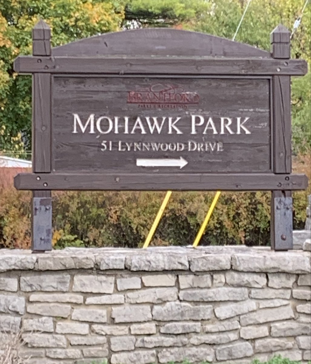 JerryLawlor's tweet photo. Heading East from downtown Brantford the @BrantRotary Cruise Around Brant event took us to #MohawkPark and #MohawkChapel. #brantrotary #cruisebrant #kissingcouple https://t.co/sha9ZN4P1L