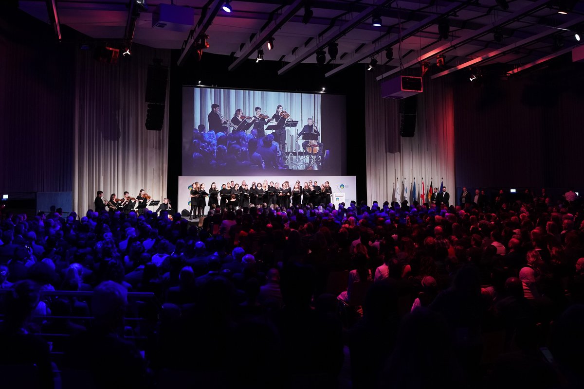 WorldHealthSmt's tweet image. A look behind the #WHS2020 scenes of this year's digital event: this room usually holds around 1,000 participants, this year it is our broadcasting studio.

Left: 2020
Right: 2019