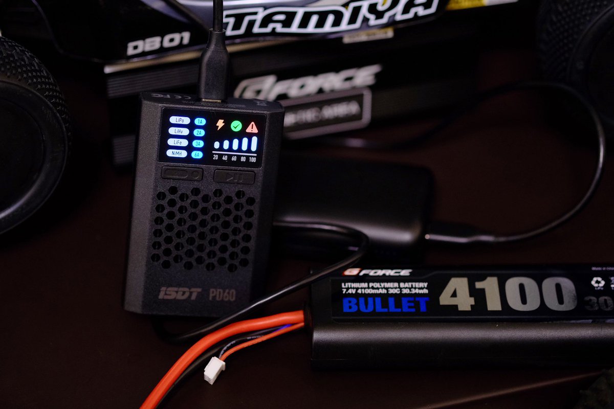 Tomogii_Sawada's tweet photo. モバイルバッテリーUSB Type-CをつなげばいつでもどこでもLiPo/LiFeはもちろんNiMH/NiCdも充電可能な新世代マルチチャージャーPD60ゲットしました！
これで野良ラジも怖くない　ハズ
#gforce #pd60 #大野良ラジ #充電 https://t.co/KWuqvYWGmf