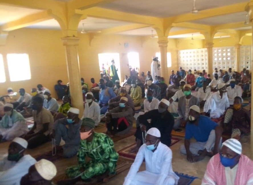 anvt_togo's tweet photo. Les VEC étaient dans les mosquées de Hiheatro, ce 23 octobre pour rappeler aux fidèles le respect des gestes barrières .
868 personnes ont été touchées. A la suite de la sensibilisation, les VEC ont fait don de savon liquide aux mosquées.
#VEC
#CRVPlateaux
#PAPV
#UE
#ANVT https://t.co/i7faWz5AAr
