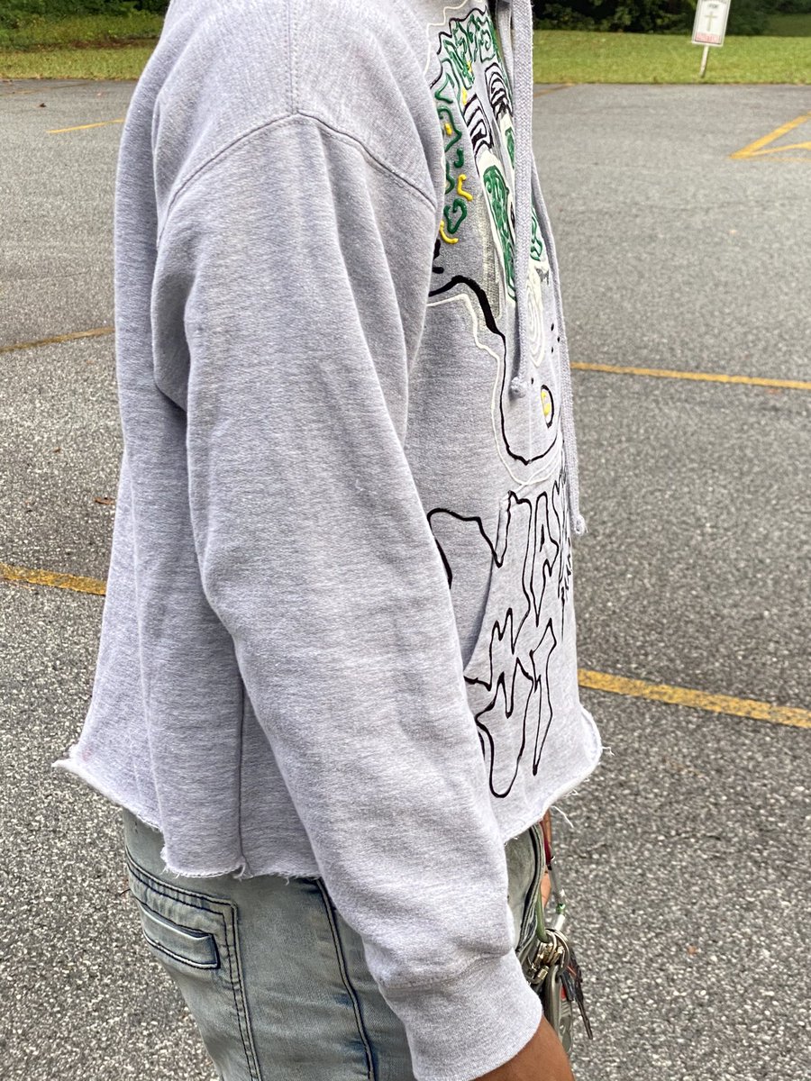 makeitoutbrand's tweet photo. New collection drops Tomorrow night (7pm) @makeitoutbrand #MIOB https://t.co/PTPpIa2mSb