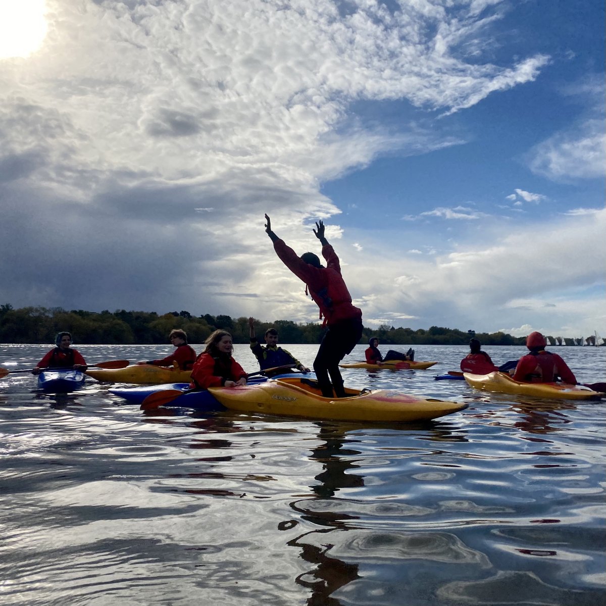 Kayaking with friends on a gorgeous Sunday morning, that’s #ArgoESU ! It was a bit chilly, but brilliant fun! #iScout #Kayaking #OutdoorAdventure https://t.co/iH0JSMQKhy