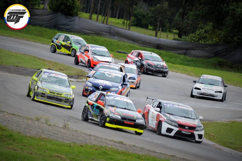 ColMotorFans's tweet photo. Un saludo desde nuestra "tribuna virtual" hoy para @ricardosoler12, Roberto Wilson y todo el equipo del @tc2000colombia en el regreso de sus competencias luego de más de 330 días 🇨🇴
Aquí estamos atentos siguiendo la primera fecha del año! #TC2000xWin https://t.co/tUtGRsZ8u6