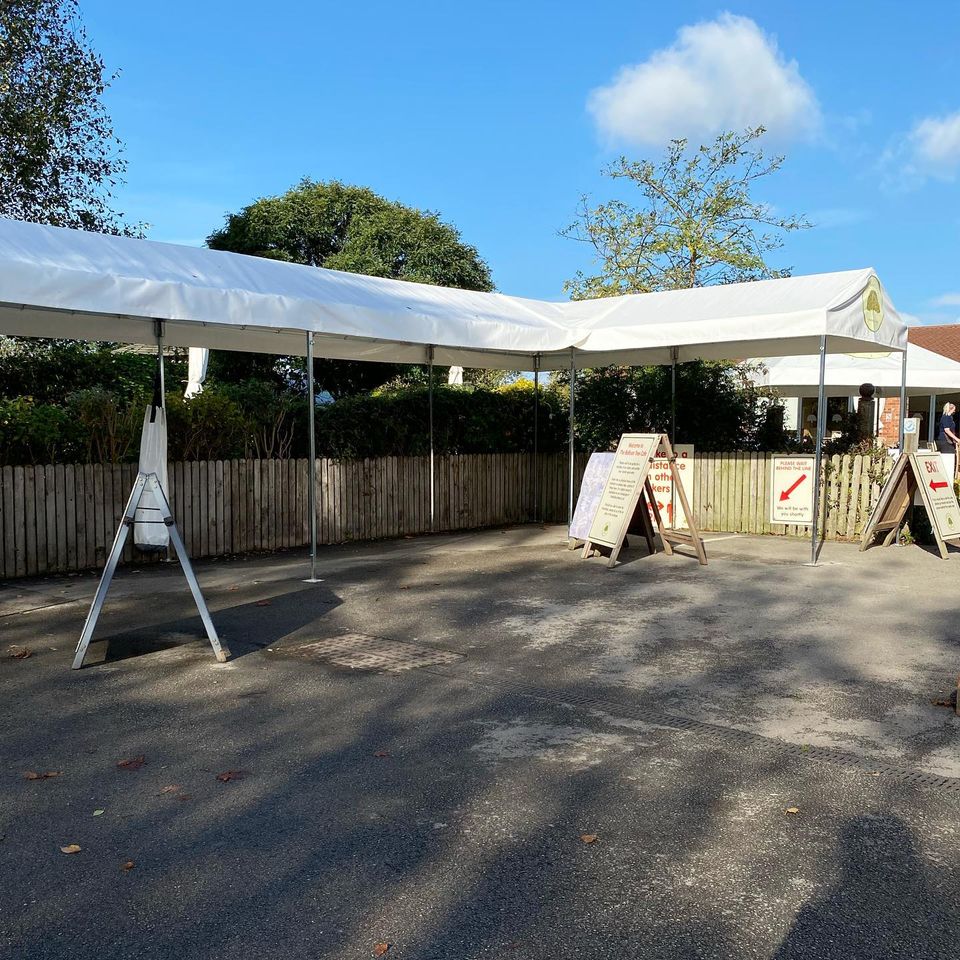 FabFarmShops's tweet photo. The weather isn't a problem if you need to queue at @theballoontree and if you'd rather sit outside to eat,  you'll find the tables under cover too! ☂

The #balloontreefarmshop &amp; #cafe is located in #gatehelmsley #york

#farmshop #awardwinning #socialdistance #queuecover https://t.co/DmS9eNYdAQ