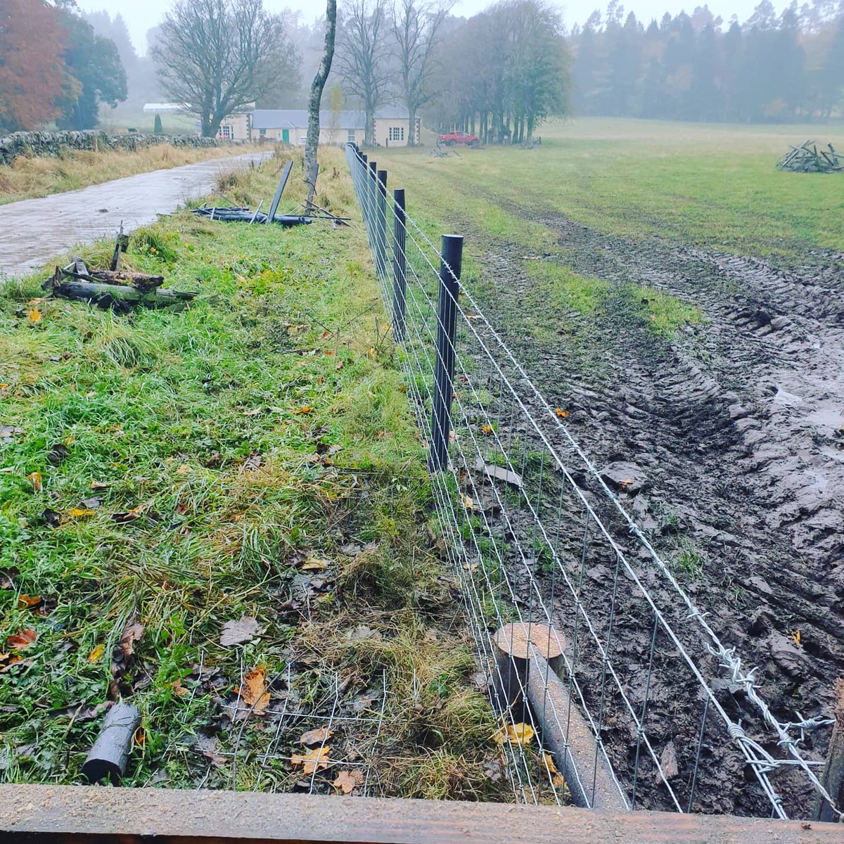 DanielH22339607's tweet photo. A few snaps of last weeks work! 12 months on my own now and the quality of work gets better with every job. #agriculture #fencing #postdriver #postandrail #stockfencing https://t.co/0LffzJQs7B