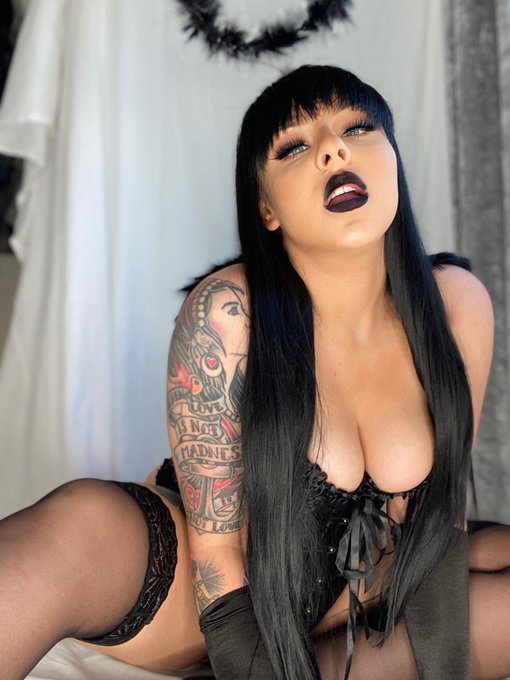 🖤Come to the dark side 🖤 https://t.co/m0uKLkr8wm