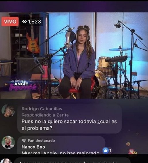 Un recuento de los estábamos ayer en vivo: 2100 en YouTube Mx, + 8200 en Azteca Hn y 1800 en la academia Mx en Fb 12 mil personas viendo y agréguenle restringidos y angie en canal de tv.

Con razón la Restringieron se iba a ver muy obvio vdd <a href="/aztecahonduras/">TV Azteca Honduras</a> @lacademiaazteca 😠✊🏼
