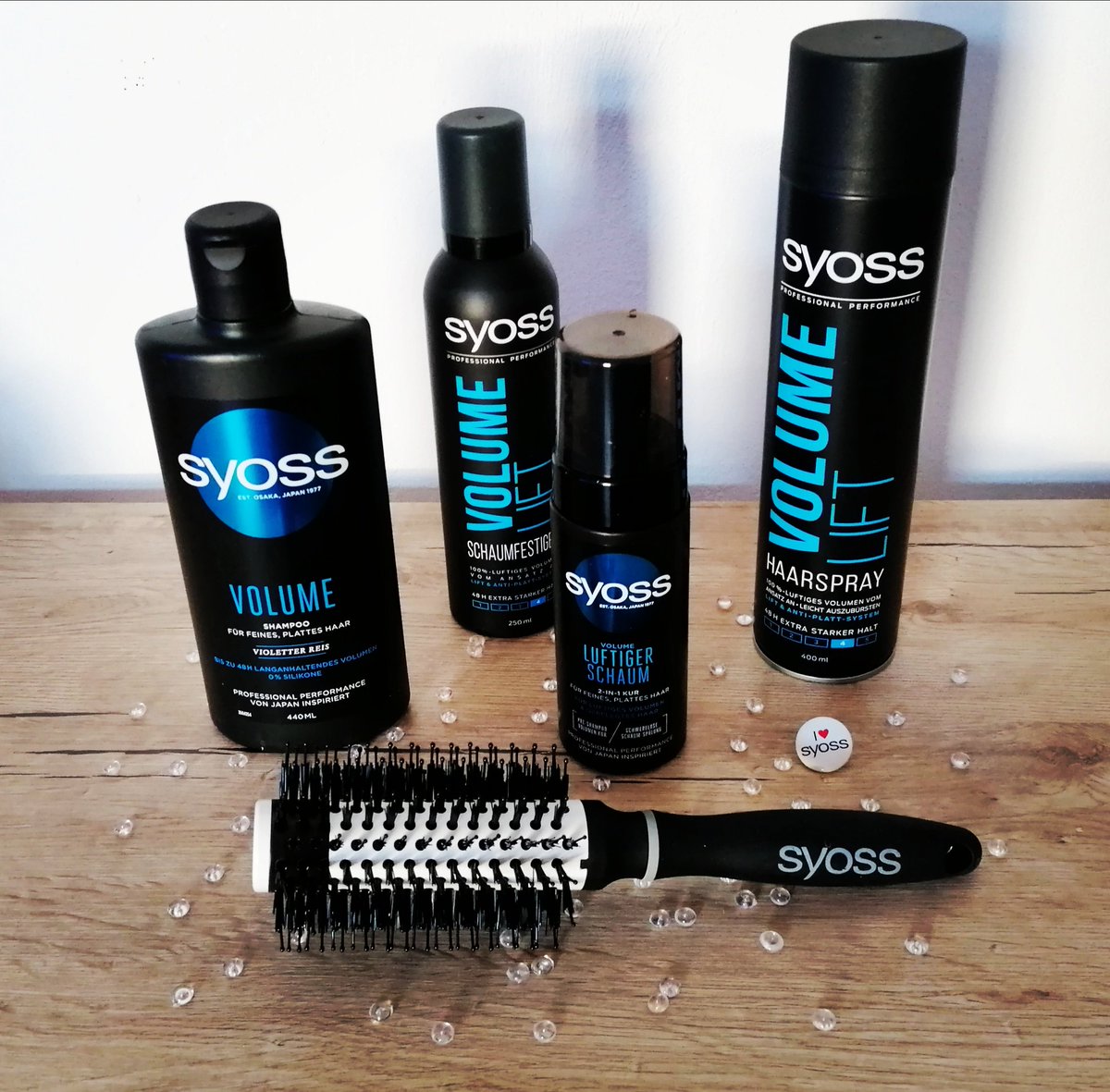 Frosch871's tweet photo. Ich darf für @gofeminin_testlabor die neue Pflegeserie von Syoss Volume Lift Haarspray, Schaumfestiger, Shampoo und luftiger Schaum testen 😀 #werbung #gotestsyoss #syoss #getsyossed #salonschöneshaar #syossvolume #produkttester #blogger https://t.co/JmkTzIHfET