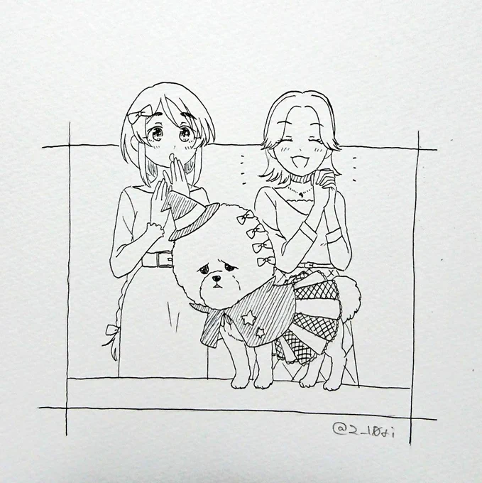 太田優さまとアッキーさまと犬用の仮装グッズを紹介される相原雪乃お嬢さまの図 