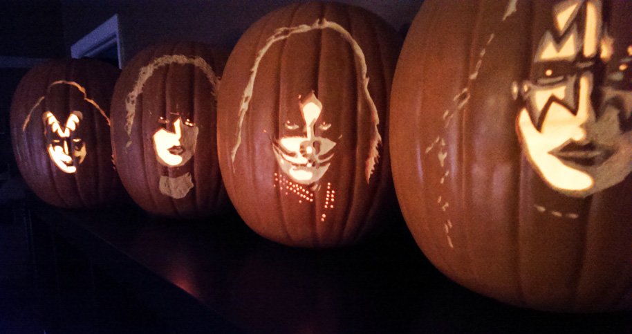 kiss's tweet photo. Rockin' the #Halloween season with #KISS! Thanks #KISSARMY for sharing your KISS pumpkins with us. Awesome! https://t.co/Q6k5lSQzLw