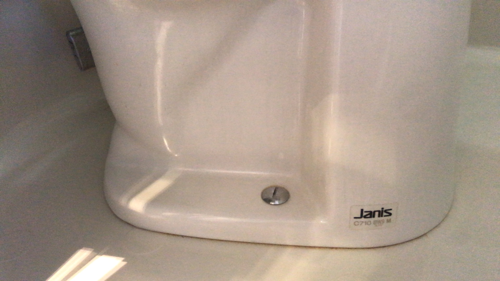 マガトロ卓也 ホテルの客室トイレ 現役inax Lixilマークのシャワートイレが設置されていました 便器は初代janis マークのジャニス製 C710 です トイレ シャワートイレ Inax Lixil ジャニス工業 Janis