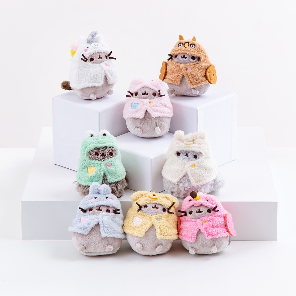 Snuggle up to the NEWEST Cozy #PusheenSurpriseBox!😻 Collect all eight of these Warm & Cozy plush keychains and you'll have the most adorable collection of snuggle buddies ✨ bit.ly/37vTH1E