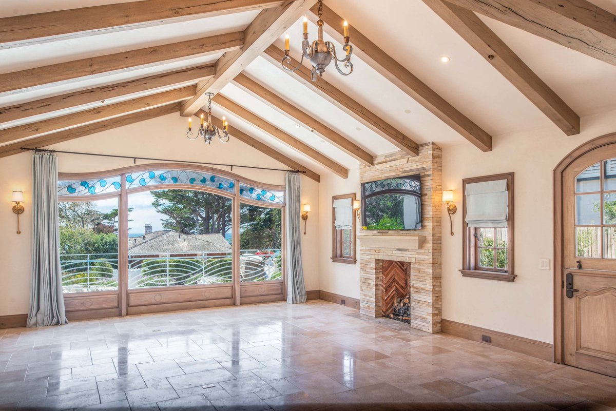 brickmanblog's tweet photo. More beautiful work by Test of Tyme in Carmel By the Sea without the furnishings. #testoftyme #carmelbythesea #beams #wooddoors #floors #floortoceilingwindows #charminghomes https://t.co/7ZHGrKhBnx