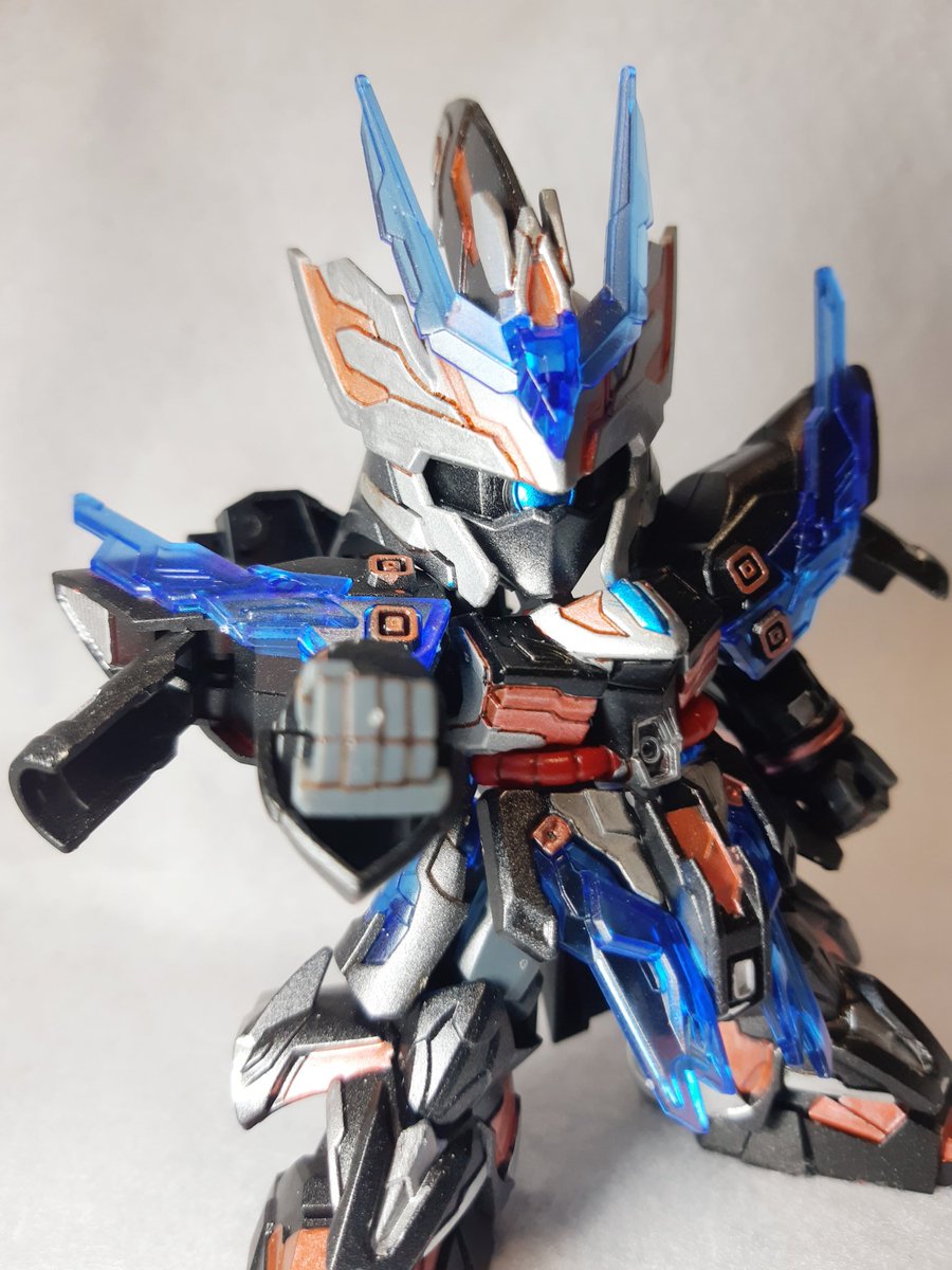 #SDガンダムビルダーズ
#ビルドボイジャーズ
「今夜もグリッターくん帰って来なかったなぁ。。無事だといいんだけど・・・念のため #エイハブ酒場 も寄って帰ろ・・・え、あれは・・・」

「姉さん?!・・・と、誰???」 