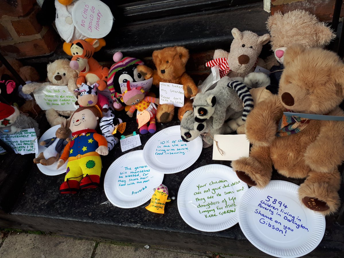 jk_mackenzie's tweet photo. I am not quite sure what @Gibbo4Darlo is proud to be serving us... it's not free school meals in the holidays though that's for sure. Add your voice in Duke St @Conservatives @WhatsOnDarlo @MarcusRashford @TheNorthernEcho #PeacefulProtest #EndChildPoverty #NoChildShouldGoHungry https://t.co/sB5Sa0jCbi