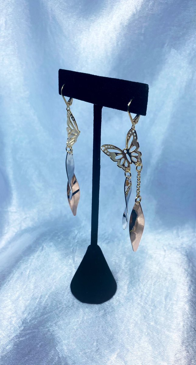 NameIsLauraa's tweet photo. Come support my husband’s &amp; my small business 🥺
We sell 925 sterling silver &amp; gold plated pieces ✨ website on my bio. 
We ship for +$7 all around US or if you’re in Raleigh/Durham we can meet up for drop off 💖 message for more info 😊 https://t.co/LsUxM70UBg