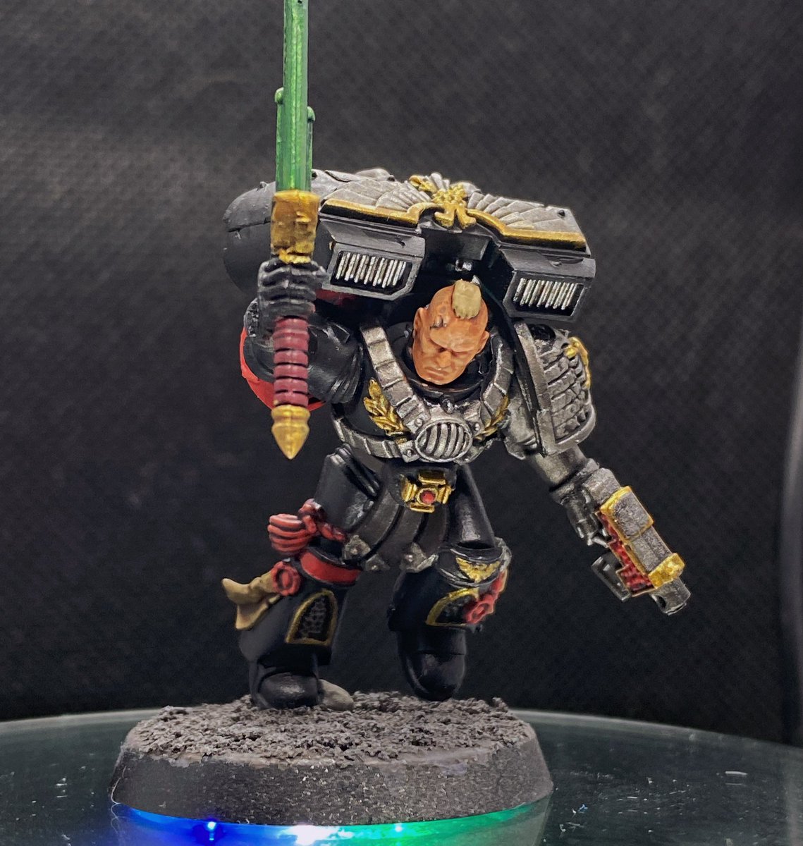 GazOfAllTrades's tweet photo. Got screwed by the Pre-Orders yesterday but found an interesting model to paint for the #Craftanoon and i will say its the best chapter badge i’ve ever done haha
Super proud of this jump-pack boy/Slash Captain! #WarhammerCommunity #warhammer40k #warmongers #Deathwatch #Warhammer https://t.co/ZuZHVti1Cp