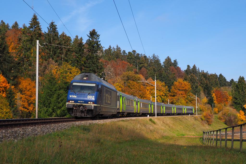 ... as one of the two RegioExpress services is operated by  @blsAG with EW III trainsets. Main goal today was not to bomb you with railway history tweets, but to get a few pictures of these trains, as they soon will be replaced by modern EMU.  #JuraIndustriel