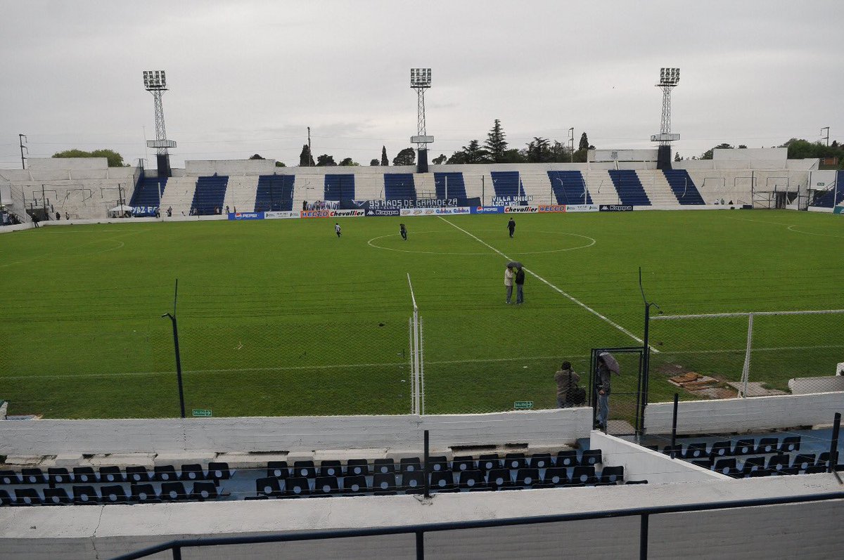 Hoy se cumplen 12 años del clásico que Talleres no quiso jugar en su estadio ante Instituto. El partido se jugó casi un mes después, la Gloria ganó igual y empujó a la “T” al Argentino. [ABRO HILO]