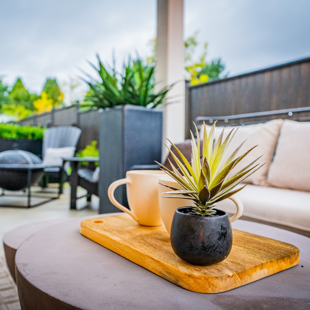InfinityHomeGrp's tweet image. There's nothing quite like a warm coffee on a Sunday morning ☕
#EastridgePanorama #patiodesign #sundayvibes #sundaymornings #coffee  #InfinityProperties