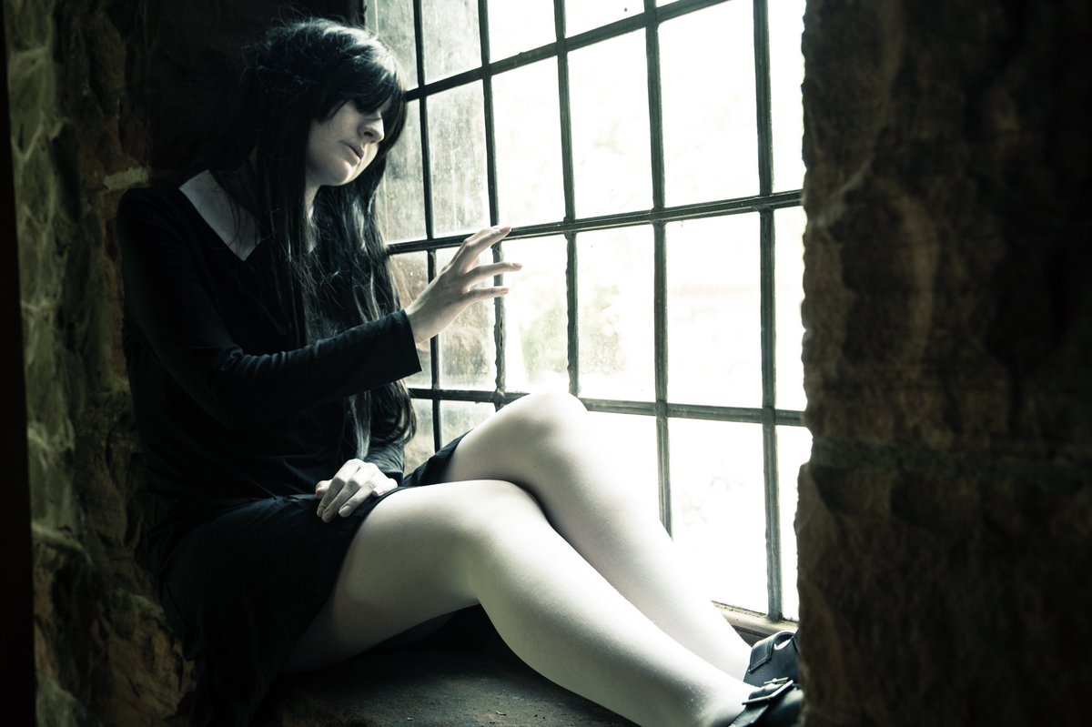 TheGIRRULEZ's tweet photo. Keeping with the spooky vibes with @HorrorQueenCos cosplaying Vivian from @EQSLV ‘s The Painscreek Killings! 👻👻👻 

📸: @TheGIRRULEZ 

#thepainscreekkillings #eqstudios #indiegames #mysterygame #mystery #gaming #cosplay #vivianroberts #whodunit https://t.co/q8nwHtYMzk
