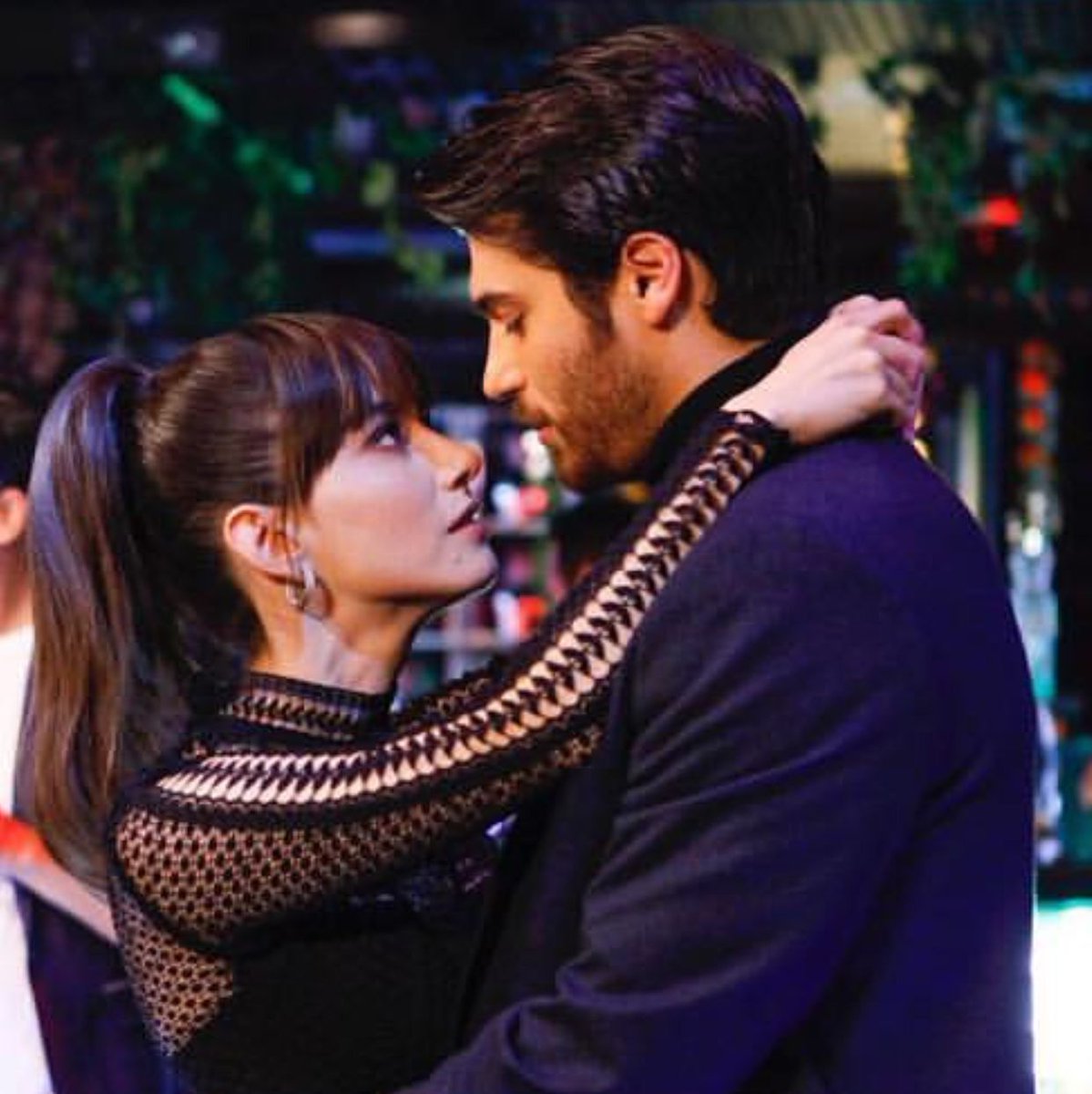 Parallelismi che uccidono ❤❤
#Nazfer #Ezgur
#BayYanlıs #Dolunay #bittersweet #CanYaman #OzgeGuerel https://t.co/MldJ5p10fs
