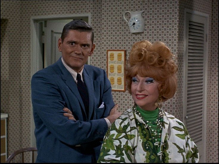 #ClassicTV #MothersInLawDay
Bewitched: Samantha's mother Endora and Darren's mother Phyllis Stevens
Agnes Moorehead and Dick York / Mabel Albertson and Elizabeth Montgomery
Green Acres: Oliver's mother Eunice and Lisa's