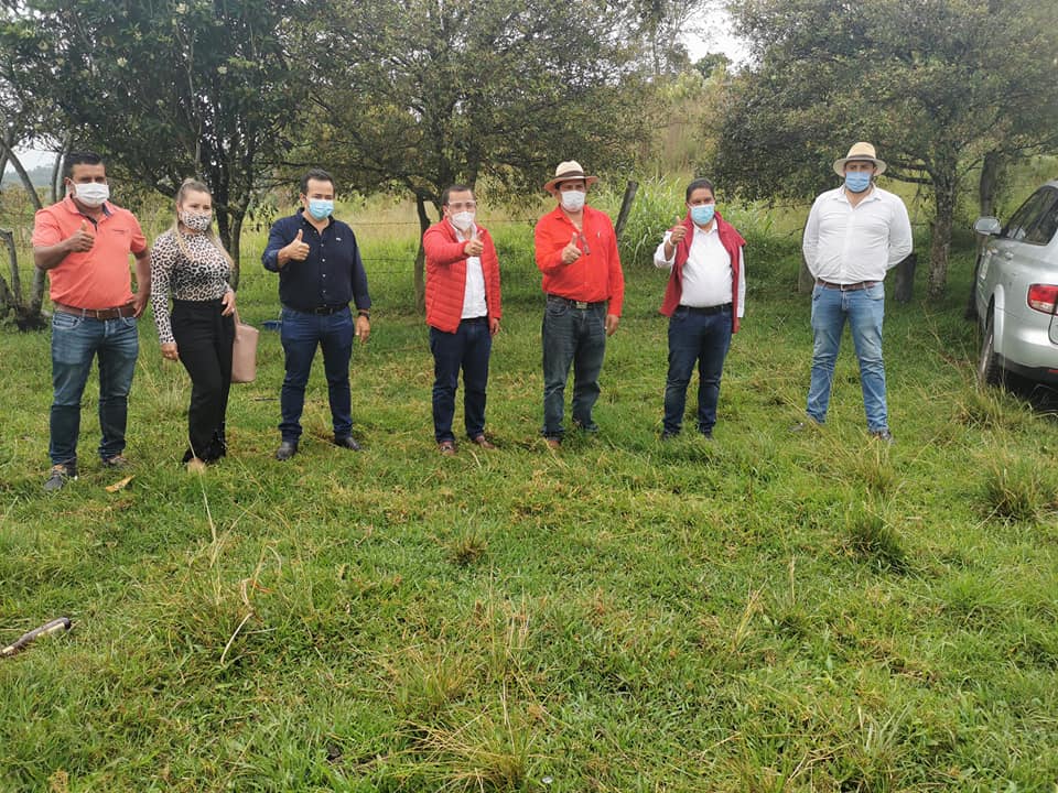 JairoPachecoS's tweet photo. El día de ayer en compañía de nuestro Representante @RodrigoRojas nos reunimos con los alcaldes de #Togui, #Santana, #SanJosédePare y #Caldas, concejales y líderes para escuchar sus necesidades en cada una de sus regiones. https://t.co/CSppS5v1qF