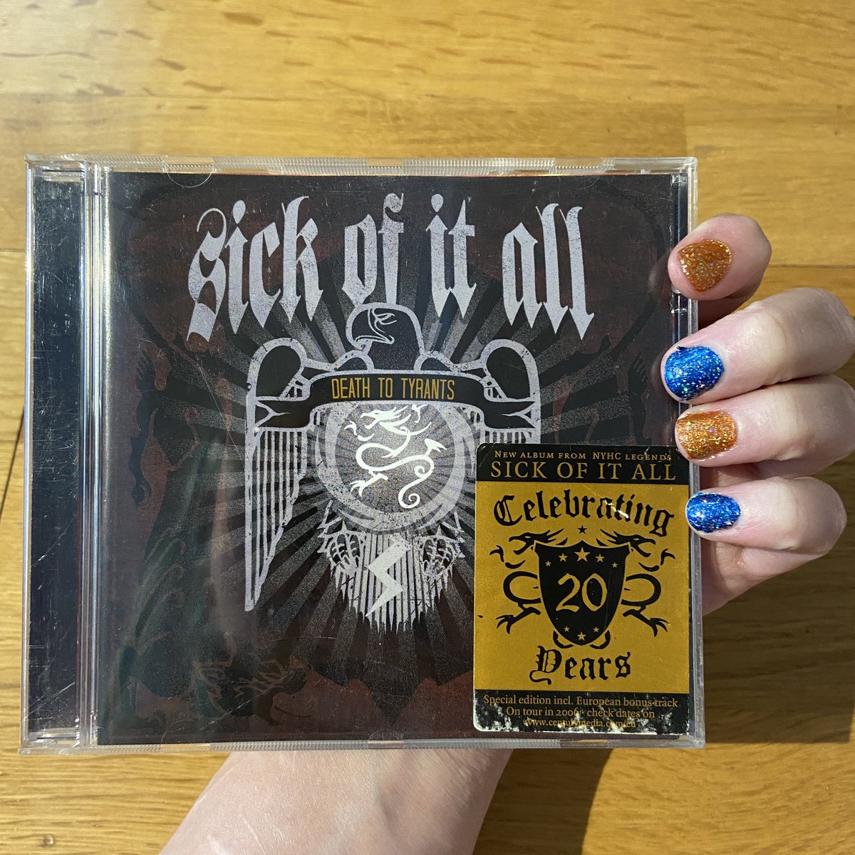 Toney095's tweet photo. «SO ROTTEN ON THE INSIDE, GUARANTEED TO DIE ALOOOONE!» has been stuck in my head and I’ve been singing that all day lol! I got this album when I was 11 or 12 so 13-14 years ago. It’s fire!🔥 @SOIANYC https://t.co/WdPRO0OLIq