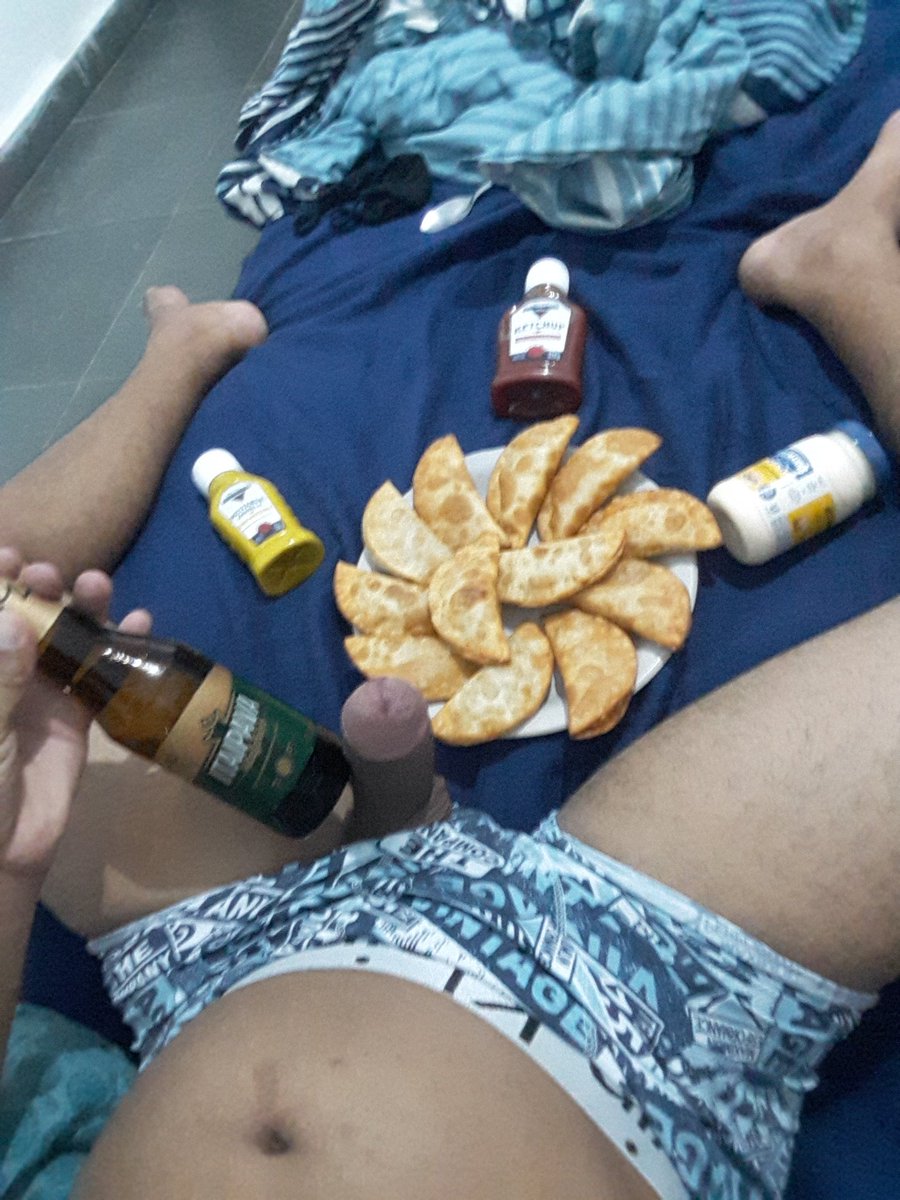SantosS69677480's tweet photo. Pastel, cerveja ou rola?
#vemcomer
#fome
#safado
#morenosafado
#rola
#pica
#vemaquiemcasa https://t.co/zeSgJwamp8
