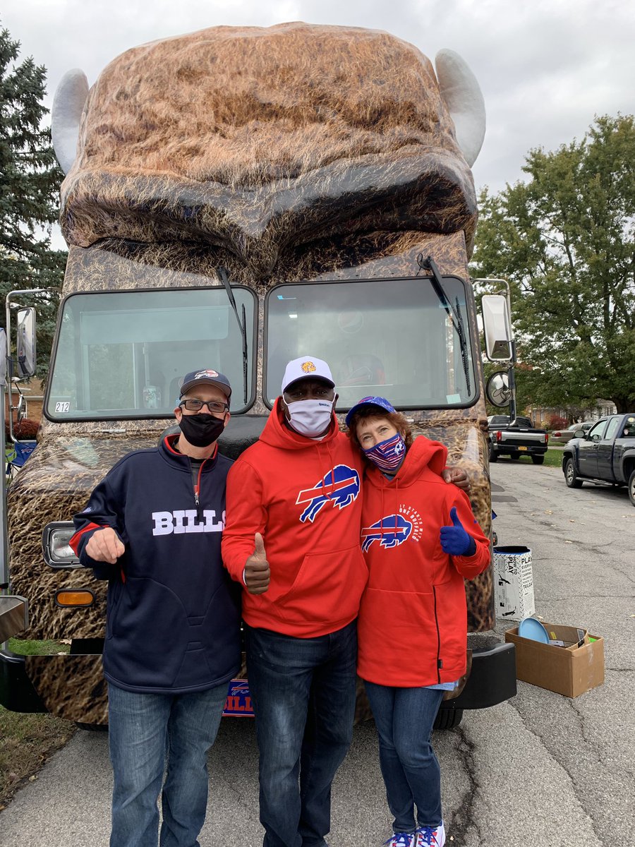 Watching the <a href="/BuffaloBills/">Buffalo Bills</a> with a @Pepsi contest winner today. Where am I taking the Pepsi tailgate truck next?  👀 #BillsWin  #BillsMafia