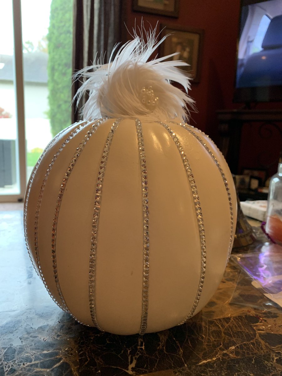 hplatt2's tweet photo. #WendyWilliams I watched your show on decorating pumpkins and this happened! https://t.co/k9goWrYpOq