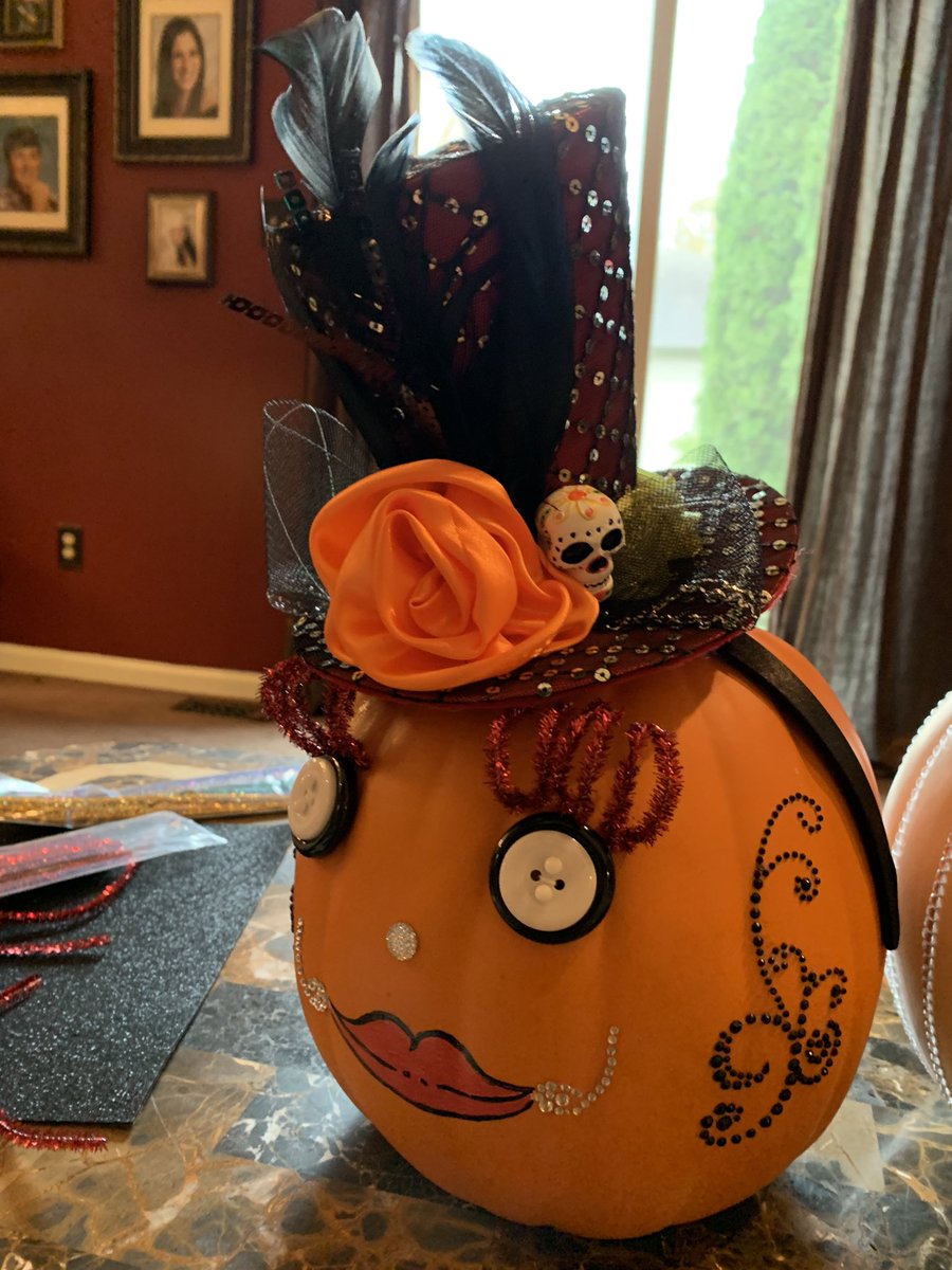 hplatt2's tweet photo. #WendyWilliams I watched your show on decorating pumpkins and this happened! https://t.co/k9goWrYpOq