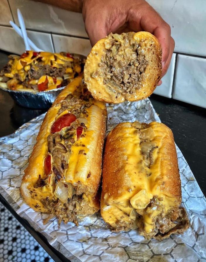 originoffood's tweet photo. All that meat and cheese in one bite!!!😂😂😂

You could literally literally taste it by just staring!🤯🤯🤯

Mmm-mmm-mmmm!!!😋😋😋

📷@devourpower on Instagram

#basedonwhat #WOLNEW #SundayThoughts #CACOVID #COVID19 #HarryStyles https://t.co/S60iM5pdqI