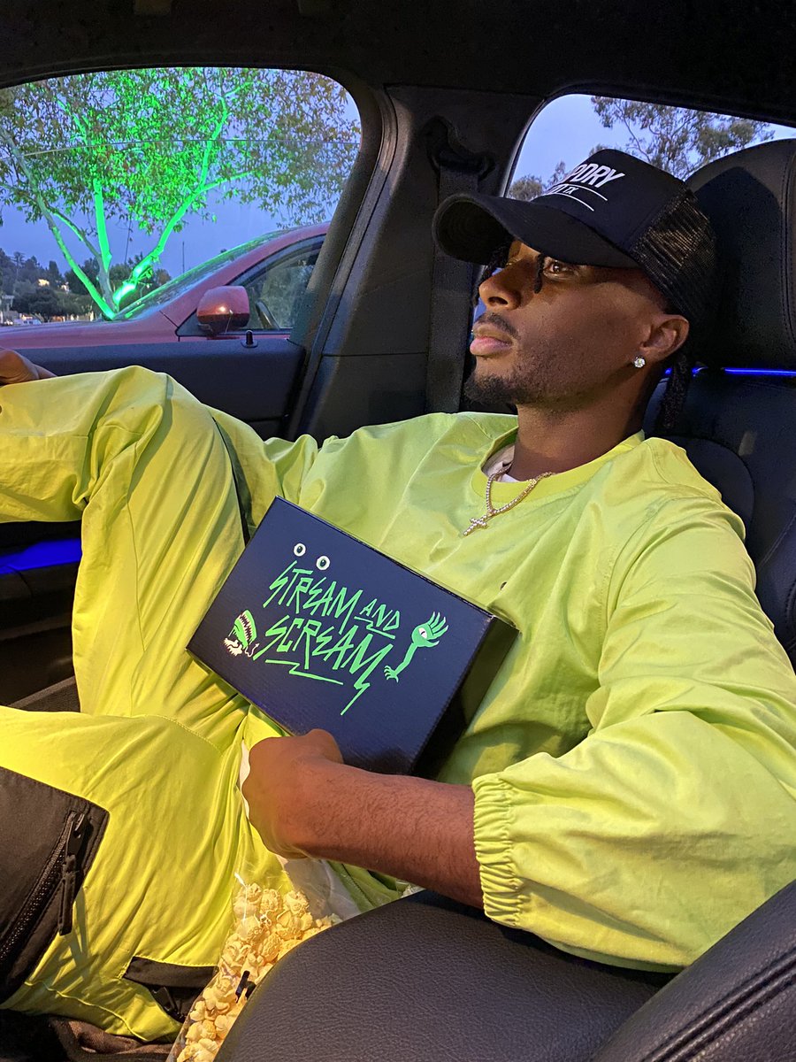 Thank you to <a href="/hulu/">Hulu</a> for having me out for #huluween. Me and my crew had the best time getting spooked by monsters, watching #hocuspocus, and devouring the scare package snacks. Catch #huluween streaming on Hulu now! #ad