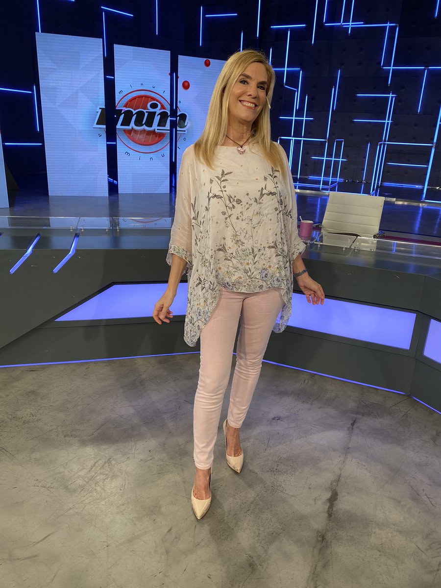 mbelenaramburu's tweet photo. Look Instagram @marianacampomar #camisa #floreada https://t.co/c0qvd1nt01