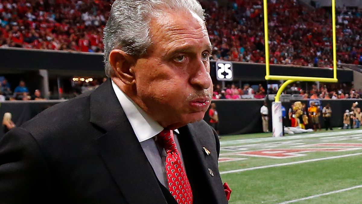 TMessageBoard's tweet photo. Breaking News.... Arthur Blank Sells trades the Falcon Franchise for a $50 @PopeyesChicken Gift card....at least that won't disappoint him like the #Falcons 

#NFL #DETvsATL https://t.co/z4vqphHVyL