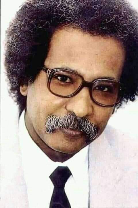 منو البقدر يقول للناس 
انك تاني ماراجع ..
وانك انت سافرت 
وأنه اسفنا ما نافع 
ستفت الشنط راحل 
منو القال المحطة نزول 
منو القال السفر ساهل