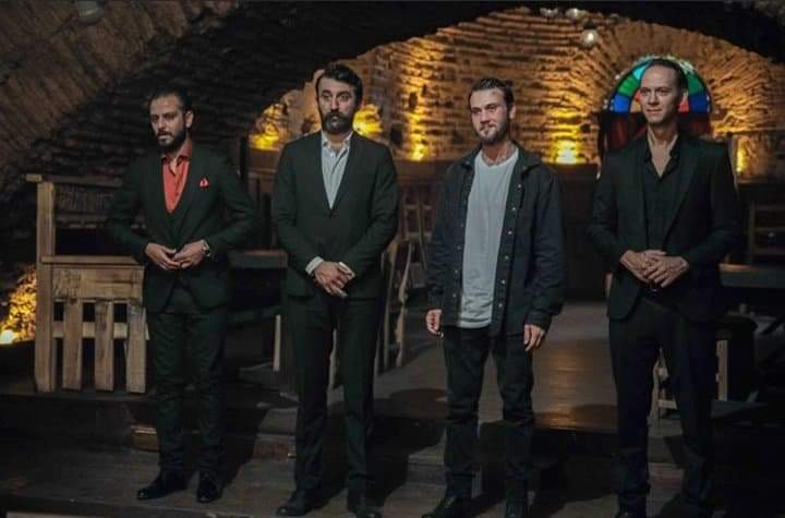 darenossama's tweet photo. "القمر مغرم بالارض ونحن مغرمون بالحفرة"
١٠٠حلقة ملحمة من الابداع عشنا معاهم كل مشاعر الحزن والفرح وع��فنا معنى العائلة والاخوة🖤
بندعم مسلسلنا المفضل مع فانزه الكبير من مصر، حبينا نقول ان "الحفرة في كل مكان" وهنشارك بهاشتاج #mısırdaki_çukur بمعنى "الحفرة التي بمصر"
#çukur100 https://t.co/23hE9PnHrR