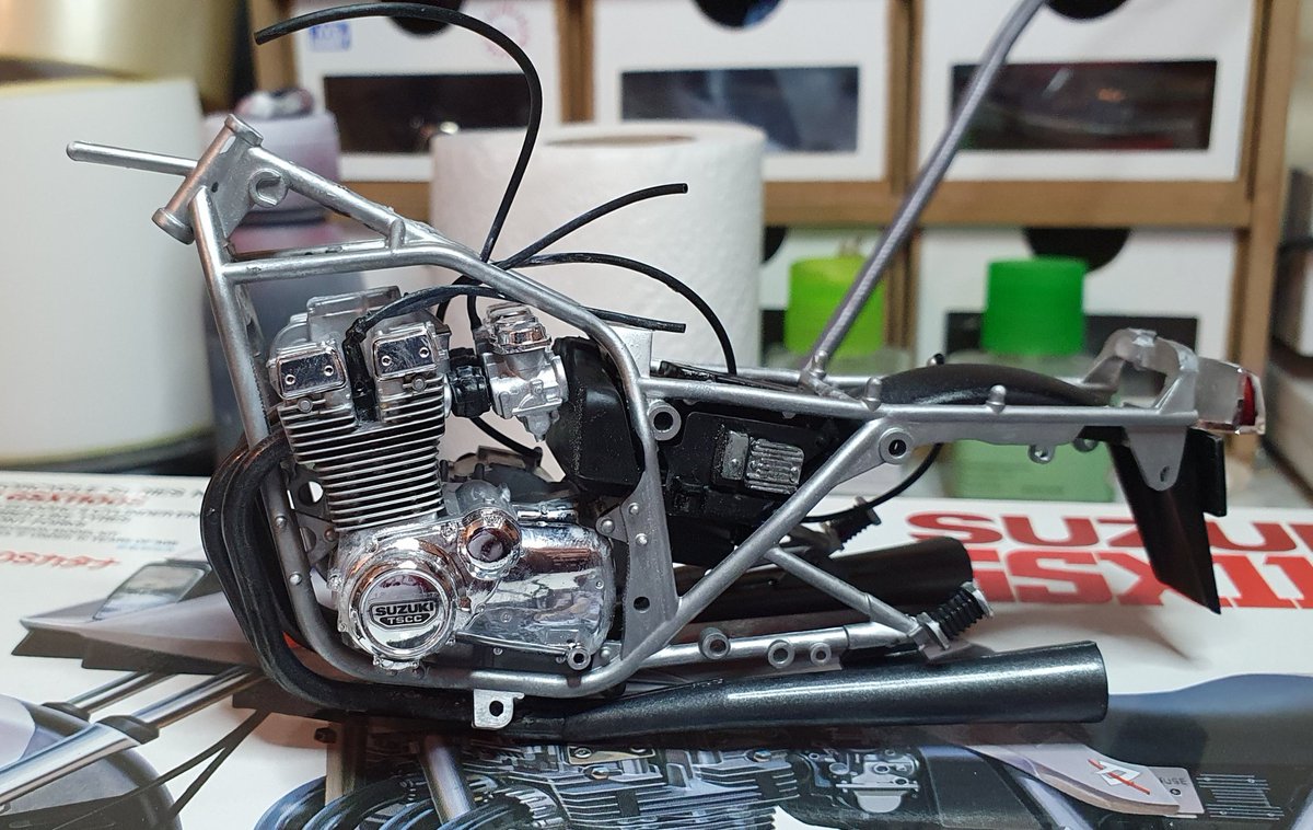 UkAndys's tweet photo. Just finished the 1/12 @TamiyaUK Suzuki GSX1100S Katana. Didn't follow any paint schemes, just used up some paint I had left in rattle cans. Pretty pleased with the outcome #tamiya #scalemodelling https://t.co/YA0JCCTLNz